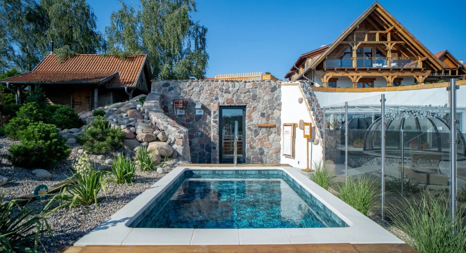 Hotel Głęboczek basen zewnętrzny