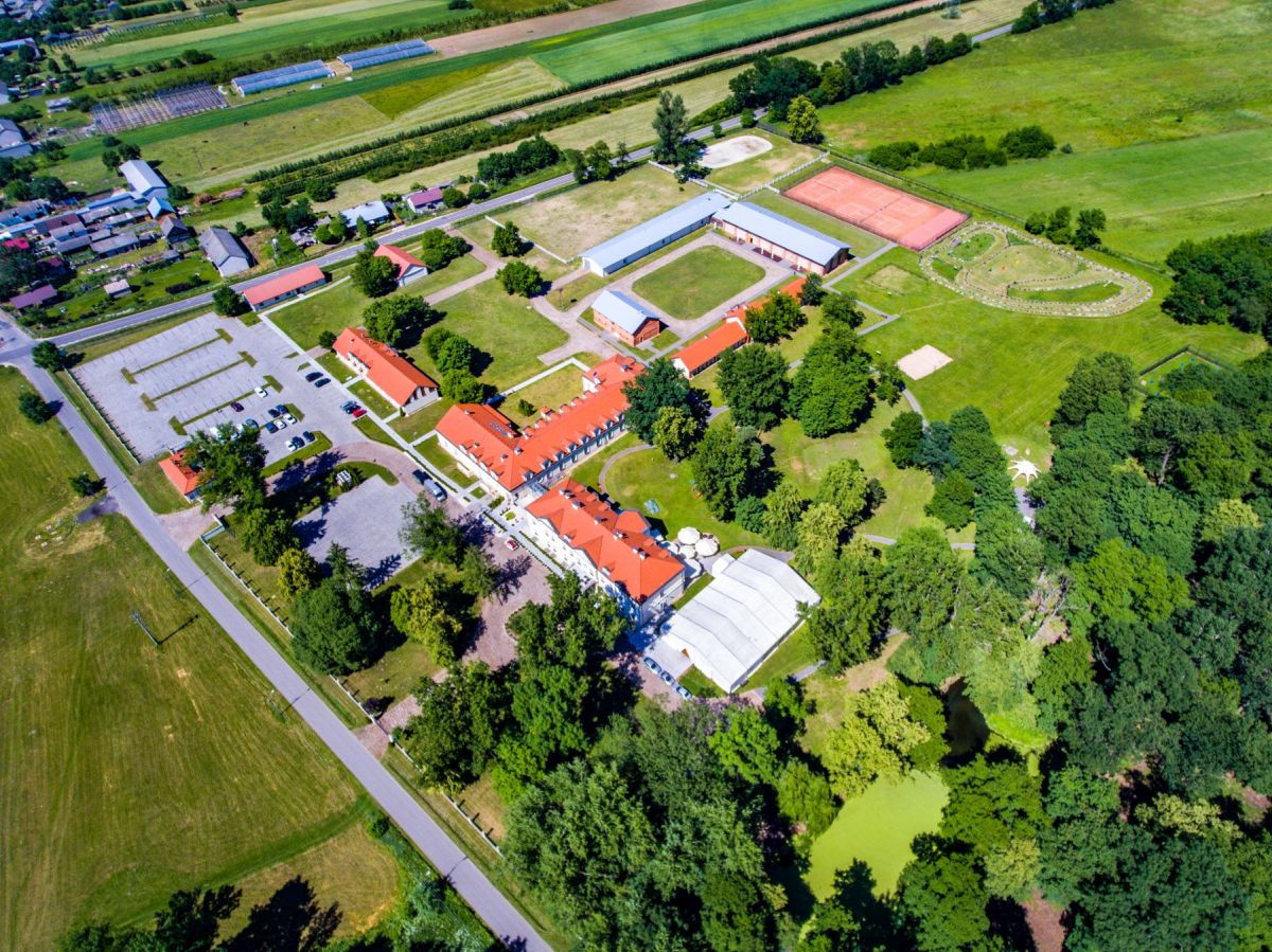 Hotel Sobienie Krolewskie Golf Club teren zielony