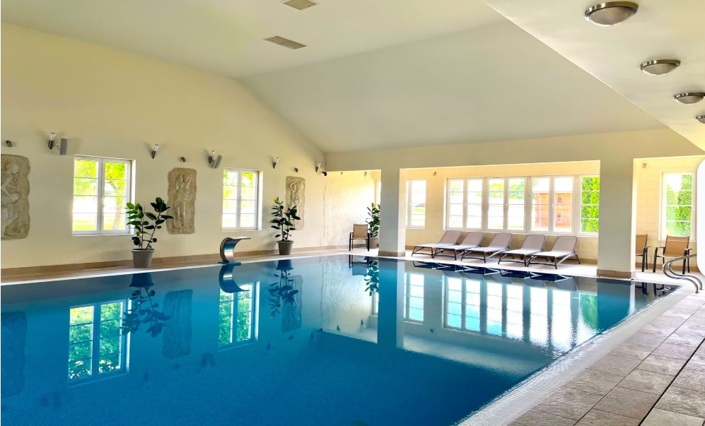 Hotel Sobienie Krolewskie golf club basen