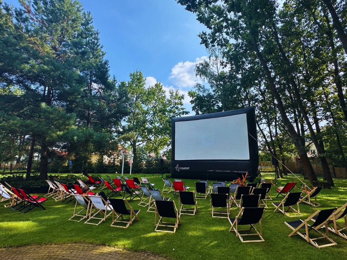 Mercure Wiazowna Brant kino plenerowe