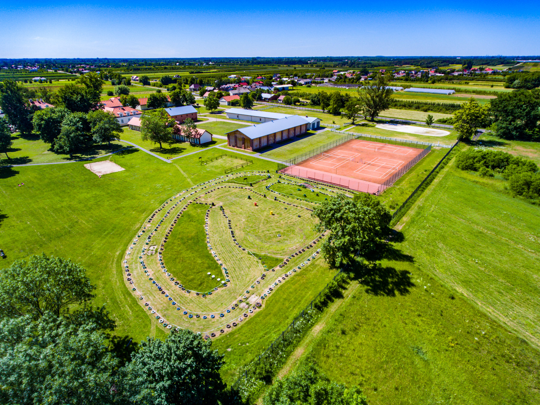 Hotel Sobienie Królewskie Golf & Country Club teren zielony na eventy plenerowe